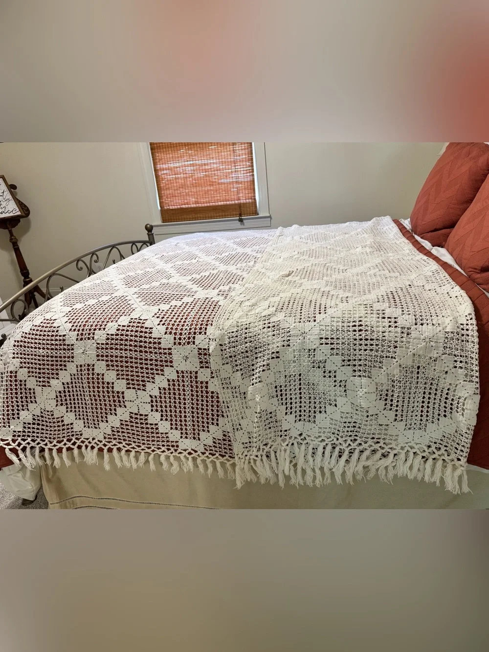 Vintage Full/Queen Ivory Hand-Crocheted Fringed Lace Coverlet Bedspread 88